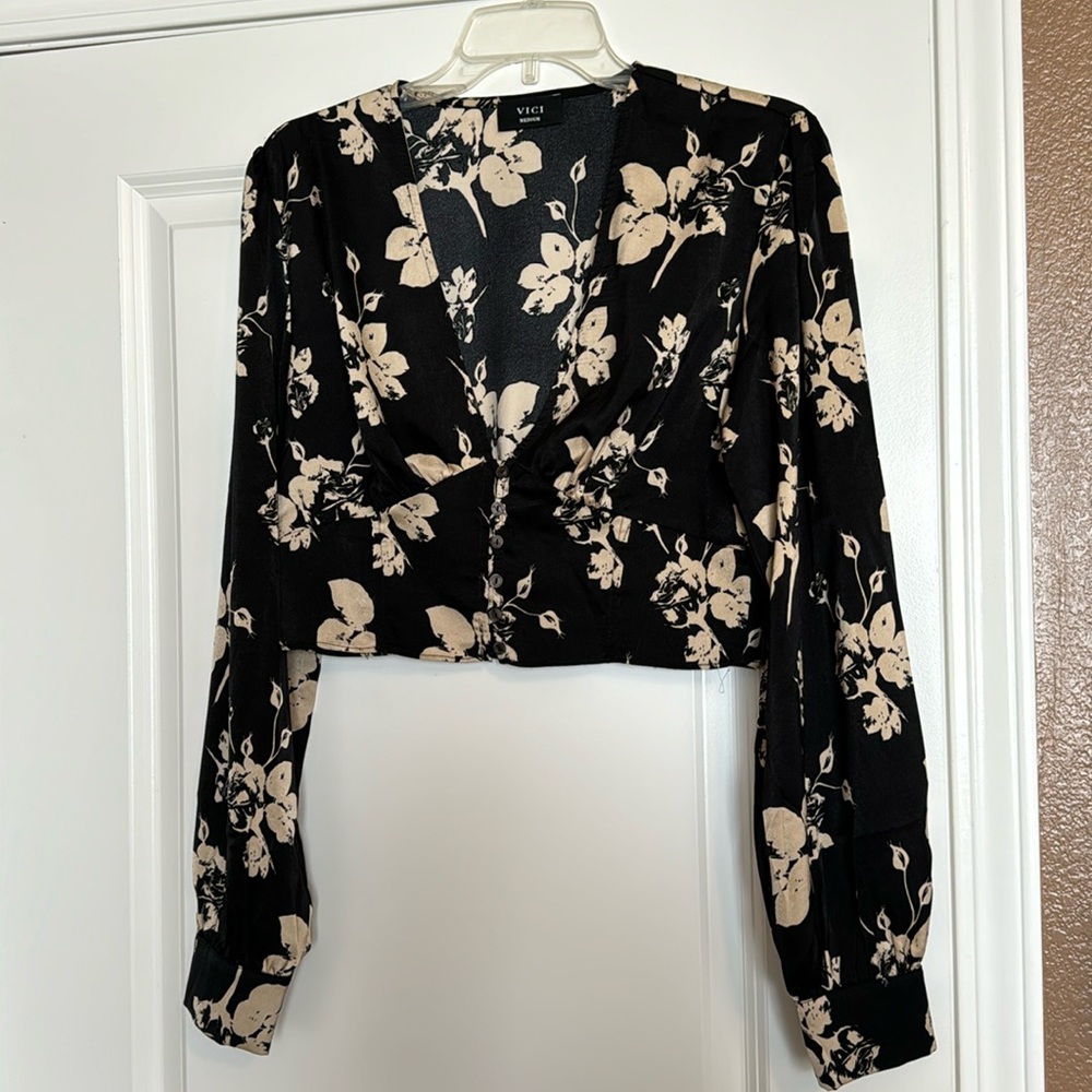 Vici long sleeve crop size M